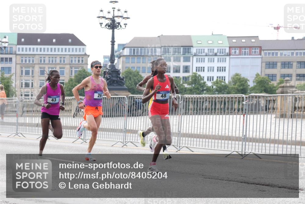 29.06.2025 - hella hamburg halbmarathon Lena Gebhardt http://msf.ph/oto/8405204 29.06.2025 09:34:54 Lombardsbrücke 29, 48, 43, 29, 43, 46, 48 meine-sportfotos.de