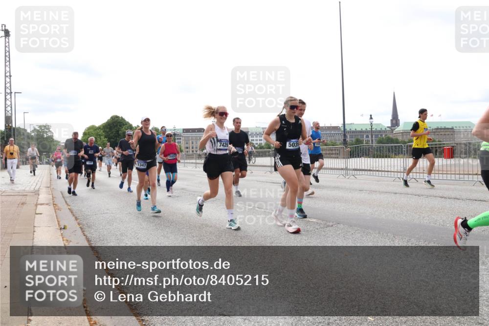 29.06.2025 - hella hamburg halbmarathon Lena Gebhardt http://msf.ph/oto/8405215 29.06.2025 10:24:15 Lombardsbrücke 1005, 1009, 1064, 1389, 1444, 1545, 2132, 2477, 2489, 3013, 3185, 3285, 3579, 3786, 4122, 4162, 4464, 4597, 4684, 4719, 4990, 4993, 5039, 5055, 5258, 5260, 5358, 5661, 5954, 6478, 6524, 6526, 7013, 7426, 7528, 7920, 7975, 8141, 8149, 8167, 8187, 8297, 8502, 8717, 9063, 9217, 9603, 11044, 11306, 11347, 11415, 11454, 12210, 13149, 13380, 13573, 13638, 13711, 14143 meine-sportfotos.de