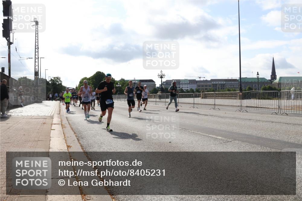 29.06.2025 - hella hamburg halbmarathon Lena Gebhardt http://msf.ph/oto/8405231 29.06.2025 09:49:30 Lombardsbrücke 17646, 7035, 147, 1343, 1445, 1600, 1603, 2044, 2324, 2573, 2707, 2745, 2750, 2797, 2849, 2980, 3014, 3116, 3136, 3282, 4148, 4303, 4425, 4766, 5050, 5648, 5889, 6037, 6047, 6095, 6149, 6771, 7035, 7109, 7229, 7743, 7981, 8358, 8370, 8465, 9264, 9265, 9296, 9640, 9686, 9914, 10369, 10877, 10930, 11447, 11952, 12088, 12091, 12098, 12168, 12739, 13064, 13158, 13190, 13755, 13800, 13900, 14075, 14311, 14359, 14374, 14603, 14629, 14667, 14688, 14789, 15094 meine-sportfotos.de