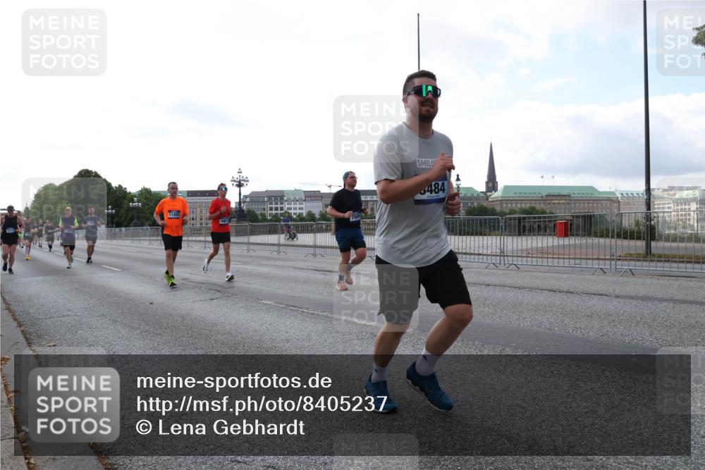 29.06.2025 - hella hamburg halbmarathon Lena Gebhardt http://msf.ph/oto/8405237 29.06.2025 10:03:47 Lombardsbrücke 11402, 7006, 484, 1032, 1114, 1161, 1355, 1367, 1885, 2277, 2619, 2683, 2759, 3488, 4095, 4307, 4488, 4511, 5363, 5384, 5396, 5464, 5613, 6391, 6453, 7006, 7017, 7277, 7278, 7279, 7306, 7485, 8421, 8422, 8423, 8469, 8484, 8727, 9280, 9453, 9899, 10389, 11402, 11556, 11614, 12211, 12336, 12377, 12653, 12843, 13173, 13583, 13793, 13976, 15520, 15539, 15643, 15859, 16113, 16371, 16621, 17098, 17226, 17550, 18028 meine-sportfotos.de