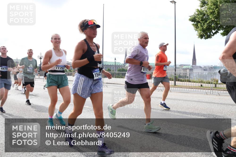 29.06.2025 - hella hamburg halbmarathon Lena Gebhardt http://msf.ph/oto/8405249 29.06.2025 10:16:35 Lombardsbrücke 4478, 17838, 11752, 154, 870, 1117, 1212, 1240, 1244, 1403, 1599, 1602, 1825, 2347, 2803, 2835, 2912, 3030, 3088, 3134, 3156, 3176, 3450, 3484, 3648, 3687, 4478, 4583, 4637, 5036, 5037, 5046, 5294, 6024, 6328, 6488, 6742, 6941, 6948, 7158, 7358, 7753, 8274, 8295, 8317, 8597, 8619, 8645, 8707, 8847, 8857, 9091, 9208, 9332, 9492, 9601, 9628, 9664, 9676, 9802, 9810, 9881, 10076, 10107, 10139, 10141, 10183, 10232, 10292, 10844, 10990, 11344, 11345 meine-sportfotos.de