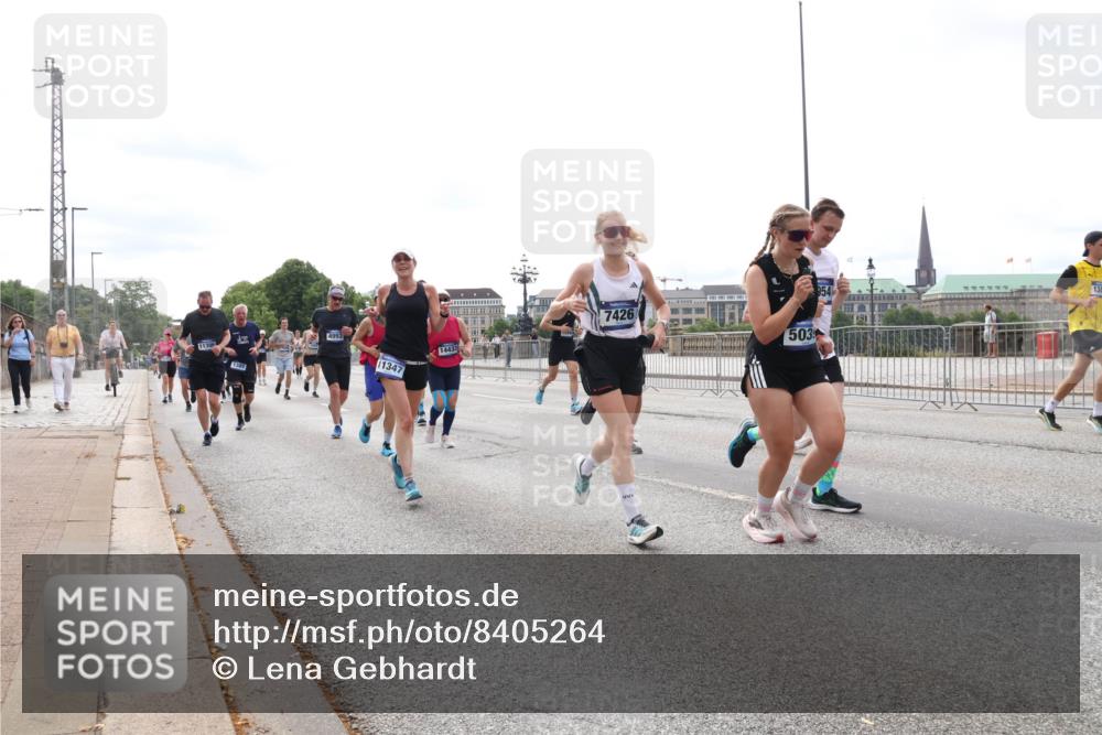 29.06.2025 - hella hamburg halbmarathon Lena Gebhardt http://msf.ph/oto/8405264 29.06.2025 10:24:16 Lombardsbrücke 1130, 1389, 11347, 14433, 7426, 503, 954, 1005, 1009, 1064, 1389, 1444, 1545, 2132, 2477, 2489, 3013, 3185, 3285, 3421, 3579, 3786, 4122, 4162, 4464, 4597, 4684, 4719, 4990, 4993, 5039, 5055, 5258, 5260, 5358, 5661, 5954, 6478, 6524, 6526, 7013, 7426, 7528, 7920, 7975, 8141, 8149, 8167, 8187, 8297, 8502, 8717, 9063, 9217, 9603, 11044, 11306, 11347, 11415, 11454, 12210, 13111, 13113, 13380, 13573, 13638, 13711, 14143 meine-sportfotos.de