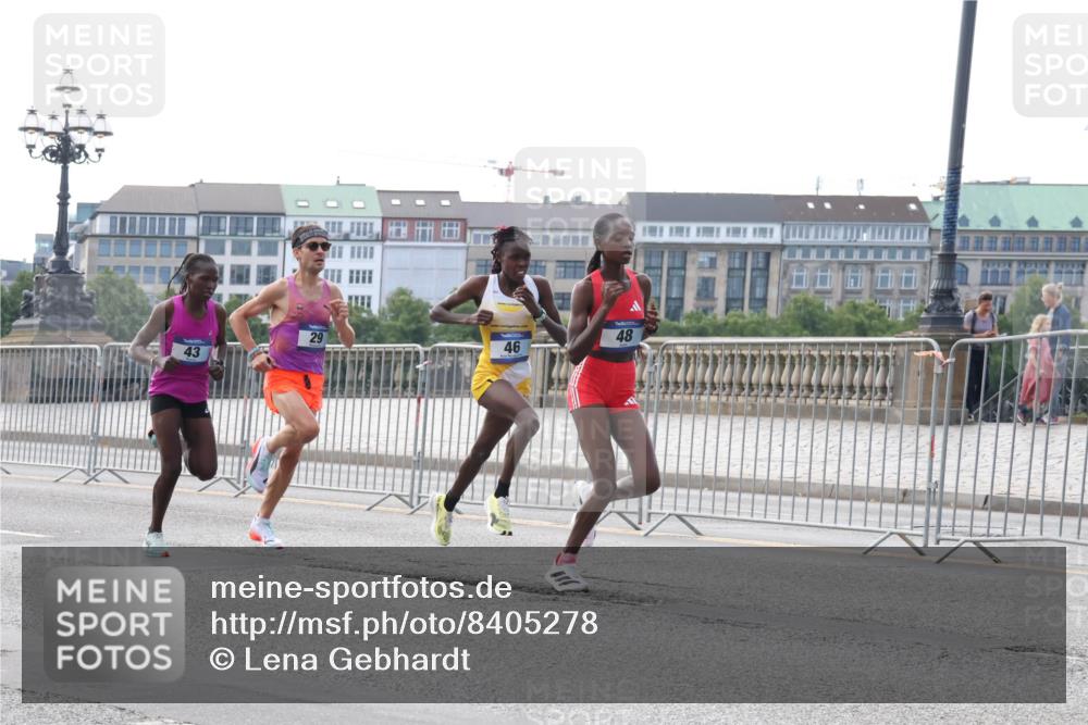 29.06.2025 - hella hamburg halbmarathon Lena Gebhardt http://msf.ph/oto/8405278 29.06.2025 09:34:54 Lombardsbrücke 29, 43, 46, 48, 29, 43, 46, 48 meine-sportfotos.de