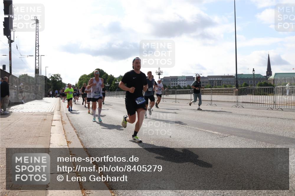 29.06.2025 - hella hamburg halbmarathon Lena Gebhardt http://msf.ph/oto/8405279 29.06.2025 09:49:30 Lombardsbrücke 17646, 7035, 1478, 1343, 1445, 1600, 1603, 2044, 2324, 2573, 2707, 2745, 2750, 2797, 2849, 2980, 3014, 3116, 3136, 3282, 4148, 4303, 4425, 4766, 5050, 5648, 5889, 6037, 6047, 6095, 6149, 6771, 7035, 7109, 7229, 7743, 7981, 8358, 8370, 8465, 9264, 9265, 9296, 9640, 9686, 9914, 10369, 10877, 10930, 11447, 11952, 12088, 12091, 12098, 12168, 12739, 13064, 13158, 13190, 13755, 13800, 13900, 14075, 14311, 14359, 14374, 14603, 14629, 14667, 14688, 14789, 15094 meine-sportfotos.de