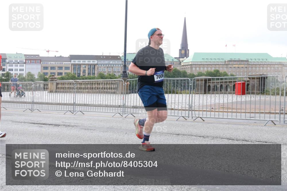 29.06.2025 - hella hamburg halbmarathon Lena Gebhardt http://msf.ph/oto/8405304 29.06.2025 10:03:48 Lombardsbrücke 7006, 1032, 1114, 1161, 1355, 1367, 1885, 2277, 2619, 2683, 2759, 3488, 4095, 4307, 4488, 4511, 5058, 5363, 5384, 5396, 5464, 5613, 6142, 6391, 6453, 7006, 7017, 7277, 7278, 7279, 7306, 7485, 8421, 8422, 8423, 8469, 8484, 8727, 9280, 9453, 9899, 10389, 11402, 11556, 11614, 12336, 12377, 12653, 13173, 13583, 13793, 13976, 15520, 15539, 15643, 15678, 15859, 16099, 16113, 16371, 16621, 17098, 17226, 17550, 18028 meine-sportfotos.de