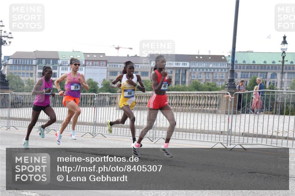 29.06.2025 - hella hamburg halbmarathon Lena Gebhardt http://msf.ph/oto/8405307 29.06.2025 09:34:55 Lombardsbrücke 29, 46, 48, 29, 43, 46, 48 meine-sportfotos.de