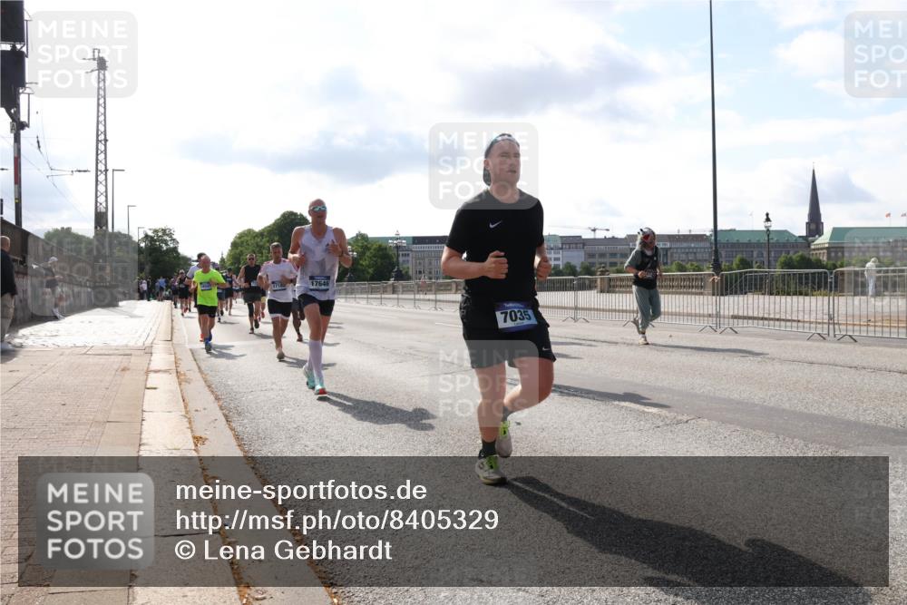 29.06.2025 - hella hamburg halbmarathon Lena Gebhardt http://msf.ph/oto/8405329 29.06.2025 09:49:31 Lombardsbrücke 18547, 1718, 17646, 7035, 1343, 1445, 1603, 2044, 2324, 2573, 2707, 2745, 2750, 2797, 2849, 2980, 3014, 3116, 3136, 3282, 4148, 4303, 4425, 4766, 5050, 5648, 5889, 6037, 6047, 6095, 6149, 6771, 7035, 7109, 7229, 7743, 7981, 8358, 8370, 8465, 9264, 9265, 9296, 9640, 9686, 9914, 10369, 10877, 10930, 11447, 11952, 12088, 12091, 12098, 12168, 13064, 13158, 13190, 13755, 13800, 13900, 14075, 14204, 14311, 14359, 14374, 14603, 14629, 14667, 14688, 14789, 15094 meine-sportfotos.de