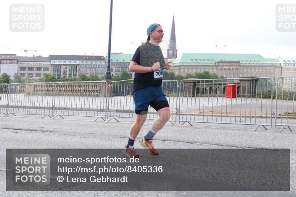 29.06.2025 - hella hamburg halbmarathon Lena Gebhardt http://msf.ph/oto/8405336 29.06.2025 10:03:48 Lombardsbrücke 7006, 4, 1032, 1114, 1161, 1355, 1367, 1885, 2277, 2619, 2683, 2759, 3488, 4095, 4307, 4488, 4511, 5058, 5363, 5384, 5396, 5464, 5613, 6142, 6391, 6453, 7006, 7017, 7277, 7278, 7279, 7306, 7485, 8421, 8422, 8423, 8469, 8484, 8727, 9280, 9453, 9899, 10389, 11402, 11556, 11614, 12336, 12377, 12653, 13173, 13583, 13793, 13976, 15520, 15539, 15643, 15678, 15859, 16099, 16113, 16371, 16621, 17098, 17226, 17550, 18028 meine-sportfotos.de