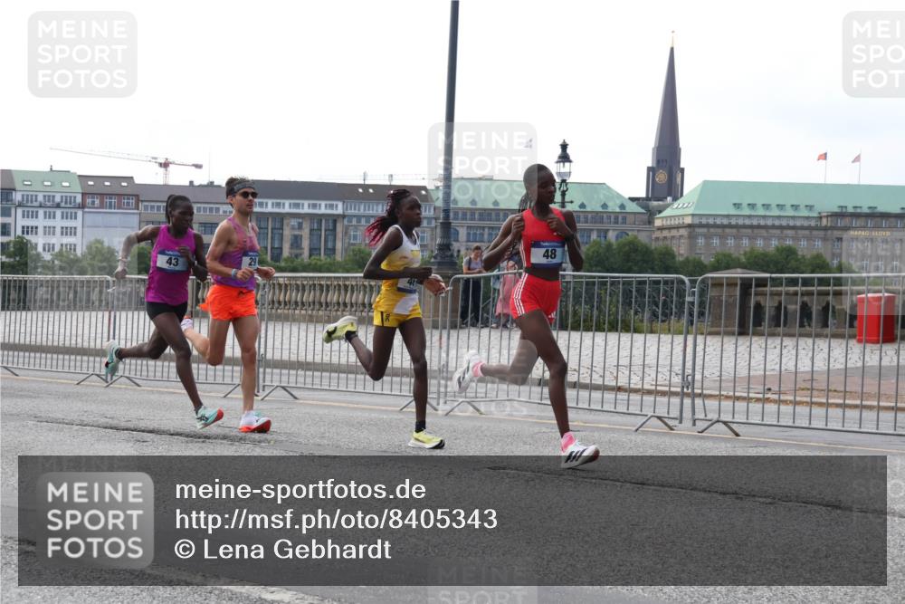 29.06.2025 - hella hamburg halbmarathon Lena Gebhardt http://msf.ph/oto/8405343 29.06.2025 09:34:55 Lombardsbrücke 43, 48, 29, 43, 46, 48 meine-sportfotos.de