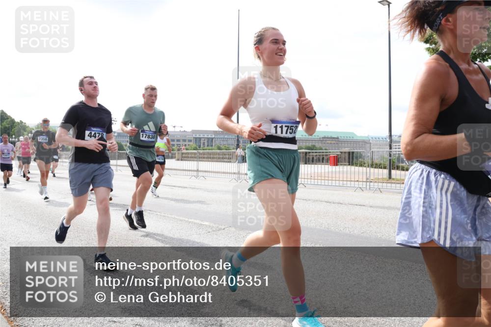 29.06.2025 - hella hamburg halbmarathon Lena Gebhardt http://msf.ph/oto/8405351 29.06.2025 10:16:35 Lombardsbrücke 12911, 7358, 4478, 17838, 16740, 11752, 1117, 1212, 1240, 1244, 1403, 1599, 1602, 1825, 2347, 2803, 2835, 2912, 3030, 3088, 3134, 3156, 3176, 3450, 3484, 3648, 3687, 4478, 4583, 4637, 5036, 5037, 5046, 5294, 6024, 6328, 6488, 6742, 6941, 6948, 7158, 7358, 7753, 8274, 8295, 8317, 8597, 8619, 8645, 8707, 8847, 8857, 9091, 9208, 9332, 9492, 9601, 9628, 9664, 9676, 9802, 9810, 9881, 10076, 10107, 10139, 10141, 10183, 10232, 10292, 10844, 10990, 11344, 11345 meine-sportfotos.de