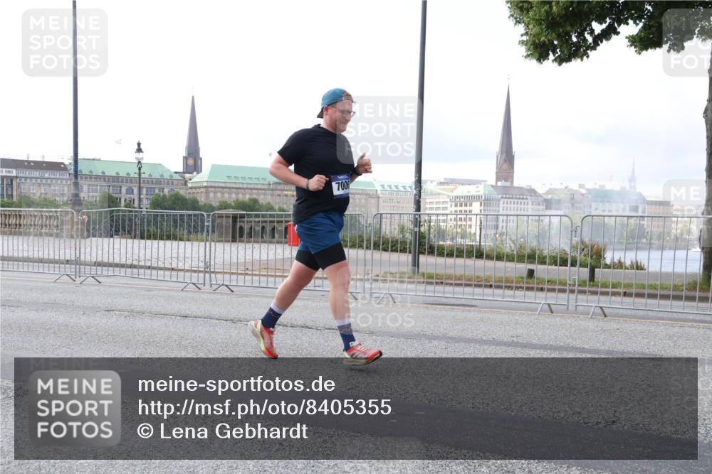 29.06.2025 - hella hamburg halbmarathon Lena Gebhardt http://msf.ph/oto/8405355 29.06.2025 10:03:48 Lombardsbrücke 7006, 1032, 1114, 1161, 1355, 1367, 1885, 2277, 2619, 2683, 2759, 3488, 4095, 4307, 4488, 4511, 5058, 5363, 5384, 5396, 5464, 5613, 6142, 6391, 6453, 7006, 7017, 7277, 7278, 7279, 7306, 7485, 8421, 8422, 8423, 8469, 8484, 8727, 9280, 9453, 9899, 10389, 11402, 11556, 11614, 12336, 12377, 12653, 13173, 13583, 13793, 13976, 15520, 15539, 15643, 15678, 15859, 16099, 16113, 16371, 16621, 17098, 17226, 17550, 18028 meine-sportfotos.de