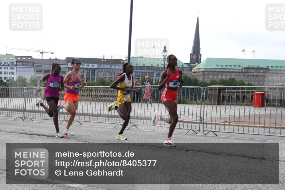 29.06.2025 - hella hamburg halbmarathon Lena Gebhardt http://msf.ph/oto/8405377 29.06.2025 09:34:55 Lombardsbrücke 43, 48, 29, 43, 46, 48 meine-sportfotos.de