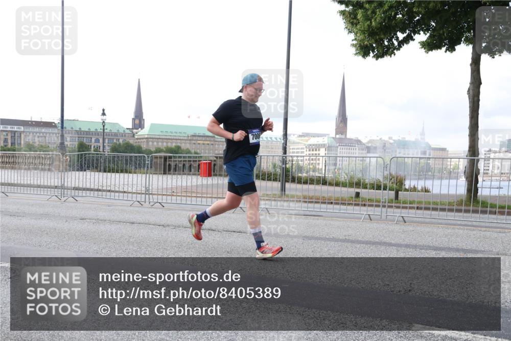 29.06.2025 - hella hamburg halbmarathon Lena Gebhardt http://msf.ph/oto/8405389 29.06.2025 10:03:48 Lombardsbrücke 700, 1032, 1114, 1161, 1355, 1367, 1885, 2277, 2619, 2683, 2759, 3488, 4095, 4307, 4488, 4511, 5058, 5363, 5384, 5396, 5464, 5613, 6142, 6391, 6453, 7006, 7017, 7277, 7278, 7279, 7306, 7485, 8421, 8422, 8423, 8469, 8484, 8727, 9280, 9453, 9899, 10389, 11402, 11556, 11614, 12336, 12377, 12653, 13173, 13583, 13793, 13976, 15520, 15539, 15643, 15678, 15859, 16099, 16113, 16371, 16621, 17098, 17226, 17550, 18028 meine-sportfotos.de