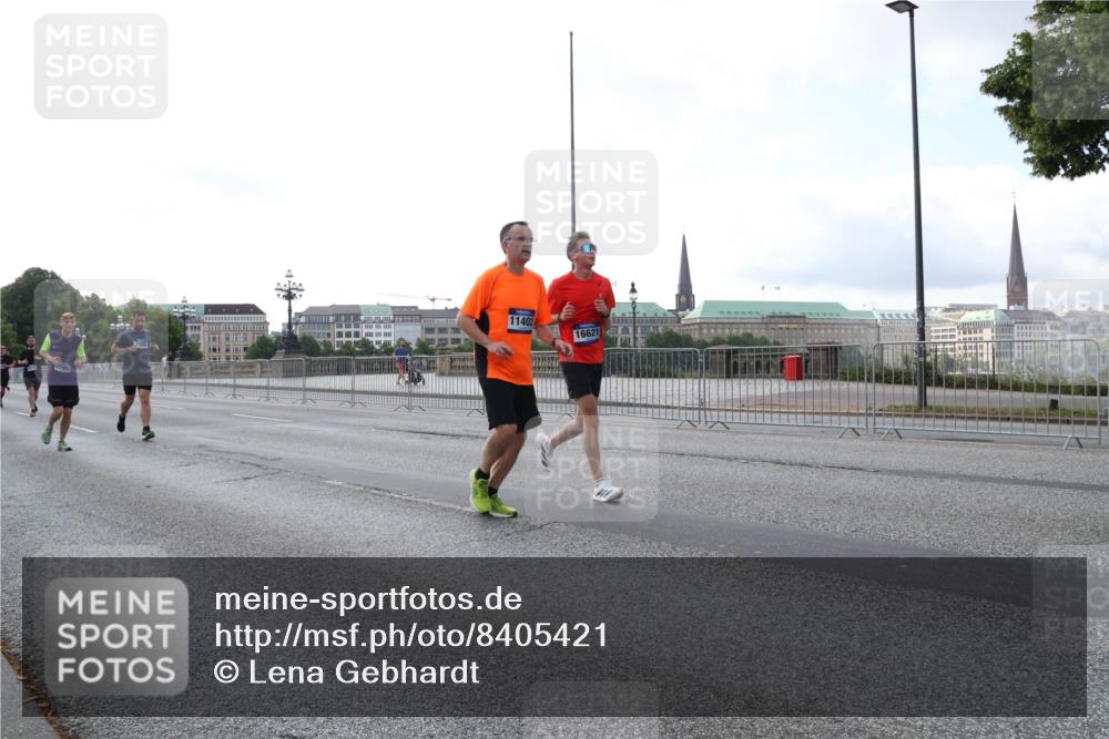 29.06.2025 - hella hamburg halbmarathon Lena Gebhardt http://msf.ph/oto/8405421 29.06.2025 10:03:49 Lombardsbrücke 17955, 11402, 16621, 1032, 1114, 1161, 1355, 1367, 1885, 2277, 2683, 2759, 3488, 4095, 4307, 4488, 4511, 5058, 5363, 5384, 5396, 5464, 5613, 6142, 6391, 6453, 7006, 7017, 7277, 7278, 7279, 7306, 7485, 8421, 8422, 8423, 8469, 8484, 8727, 9280, 9453, 9899, 10389, 11402, 11556, 11614, 12336, 12377, 12653, 13173, 13583, 13793, 13976, 15520, 15539, 15643, 15678, 15859, 16099, 16113, 16371, 16621, 17098, 17226, 17550, 18028 meine-sportfotos.de