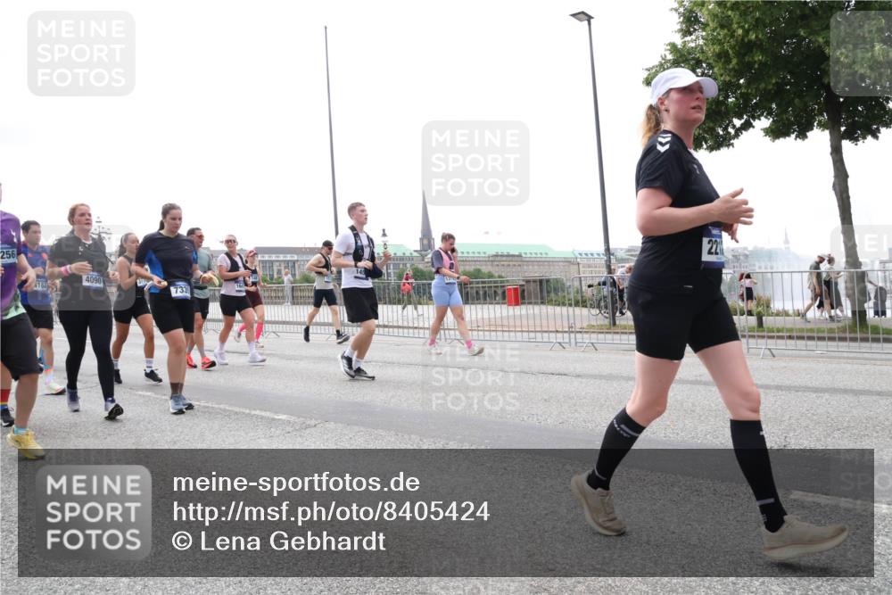 29.06.2025 - hella hamburg halbmarathon Lena Gebhardt http://msf.ph/oto/8405424 29.06.2025 10:50:20 Lombardsbrücke 256, 4168, 4090, 145, 7339, 22, 1259, 1487, 1511, 1828, 2047, 3203, 3680, 3701, 3710, 3805, 3897, 4090, 4168, 4870, 4961, 5119, 5131, 5749, 5751, 5997, 6680, 6830, 7505, 7677, 7721, 7722, 7755, 8254, 8299, 8834, 9015, 9605, 9940, 10060, 10286, 10617, 10683, 10744, 11030, 11426, 11696, 11716, 11760, 12079, 13127, 13128, 13309, 13381, 13744, 13846, 13887, 14102, 14144, 14505, 14591, 14940, 15017, 15230, 15626 meine-sportfotos.de