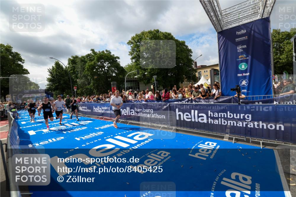 29.06.2025 - hella hamburg halbmarathon Zöllner http://msf.ph/oto/8405425 29.06.2025 10:40:36 Ziel 7284, 8966, 10978, 11767, 12365, 12540, 15015, 15164, 15542, 17214, 17724, 18192 meine-sportfotos.de