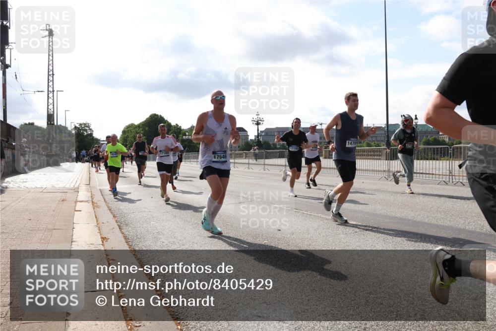 29.06.2025 - hella hamburg halbmarathon Lena Gebhardt http://msf.ph/oto/8405429 29.06.2025 09:49:31 Lombardsbrücke 17182, 17646, 17192, 1478, 1343, 1445, 1603, 2044, 2324, 2573, 2707, 2745, 2750, 2797, 2849, 2980, 3014, 3116, 3136, 3282, 4148, 4303, 4425, 4766, 5050, 5648, 5889, 6037, 6047, 6095, 6149, 6771, 7035, 7109, 7229, 7743, 7981, 8358, 8370, 8465, 9264, 9265, 9296, 9640, 9686, 9914, 10369, 10877, 10930, 11447, 11952, 12088, 12091, 12098, 12168, 13064, 13158, 13190, 13755, 13800, 13900, 14075, 14204, 14311, 14359, 14374, 14603, 14629, 14667, 14688, 14789, 15094 meine-sportfotos.de