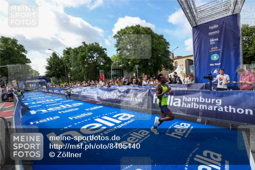 29.06.2025 - hella hamburg halbmarathon Zöllner http://msf.ph/oto/8405440 29.06.2025 10:04:37 Ziel 58 meine-sportfotos.de