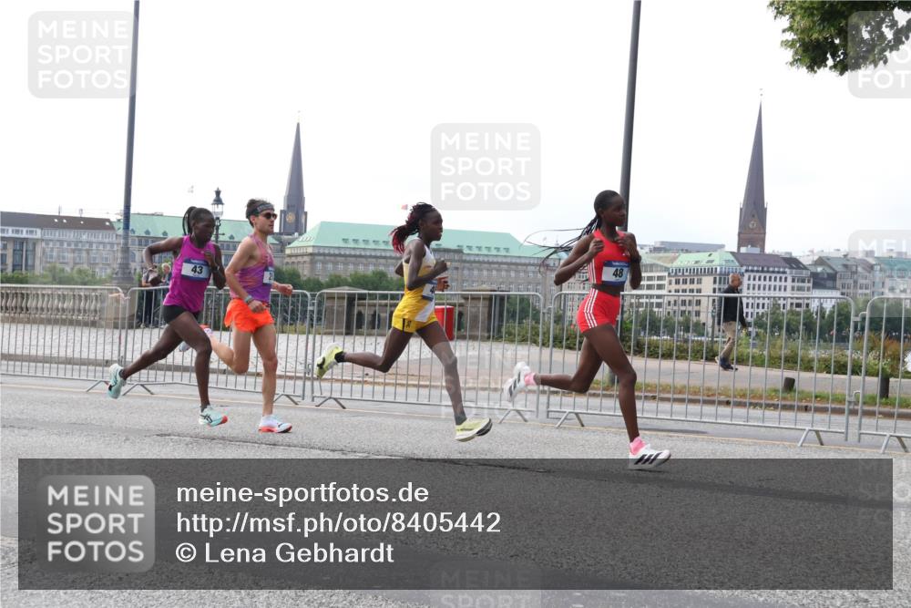 29.06.2025 - hella hamburg halbmarathon Lena Gebhardt http://msf.ph/oto/8405442 29.06.2025 09:34:56 Lombardsbrücke 43, 48, 29, 43, 46, 48 meine-sportfotos.de