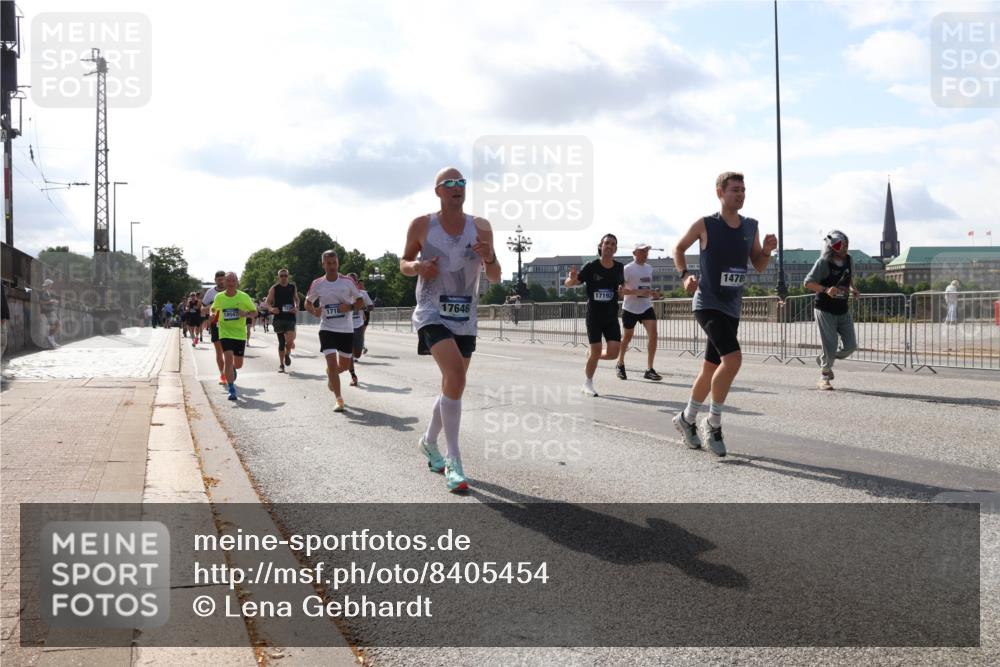 29.06.2025 - hella hamburg halbmarathon Lena Gebhardt http://msf.ph/oto/8405454 29.06.2025 09:49:32 Lombardsbrücke 1718, 17646, 17192, 1478, 1343, 1445, 1603, 1975, 2044, 2324, 2573, 2707, 2745, 2750, 2849, 2949, 2980, 3014, 3116, 3136, 3282, 4148, 4303, 4425, 4766, 5050, 5648, 5889, 6037, 6095, 6149, 6771, 7035, 7109, 7229, 7743, 7981, 8358, 8370, 8465, 9264, 9265, 9296, 9686, 9914, 10369, 10680, 10877, 10930, 11447, 11952, 12088, 12098, 12168, 12839, 13064, 13158, 13190, 13800, 13900, 14075, 14204, 14311, 14359, 14374, 14603, 14629, 14667, 14688, 14789, 15094 meine-sportfotos.de
