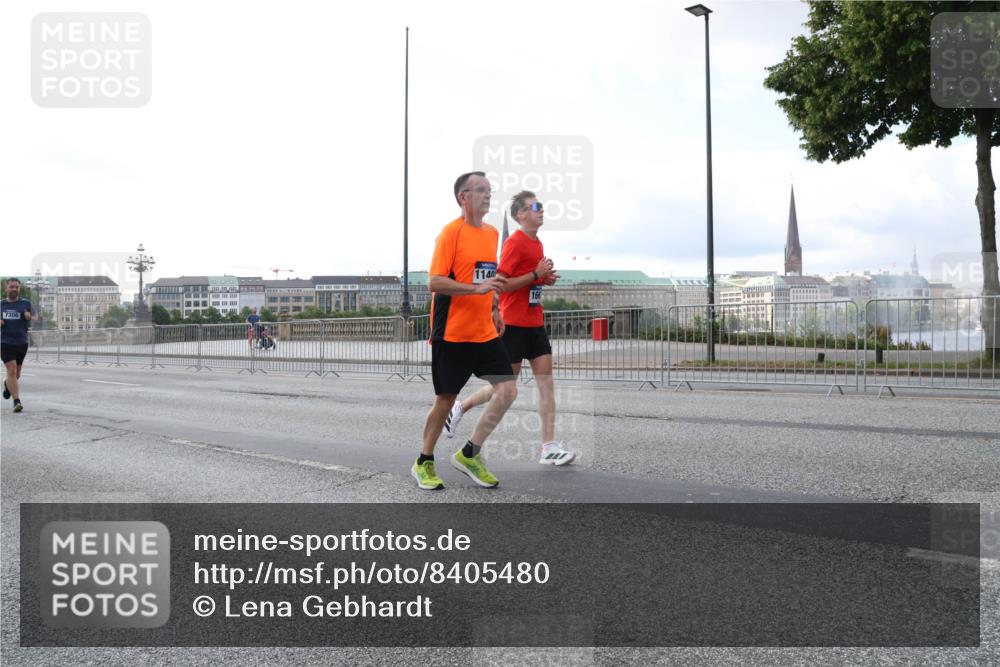 29.06.2025 - hella hamburg halbmarathon Lena Gebhardt http://msf.ph/oto/8405480 29.06.2025 10:03:49 Lombardsbrücke 7306, 1140, 166, 1032, 1114, 1161, 1355, 1367, 1885, 2277, 2683, 2759, 3488, 4095, 4307, 4488, 4511, 5058, 5363, 5384, 5396, 5464, 5613, 6142, 6391, 6453, 7006, 7017, 7277, 7278, 7279, 7306, 7485, 8421, 8422, 8423, 8469, 8484, 8727, 9280, 9453, 9899, 10389, 11402, 11556, 11614, 12336, 12377, 12653, 13173, 13583, 13793, 13976, 15520, 15539, 15643, 15678, 15859, 16099, 16113, 16371, 16621, 17098, 17226, 17550, 18028 meine-sportfotos.de