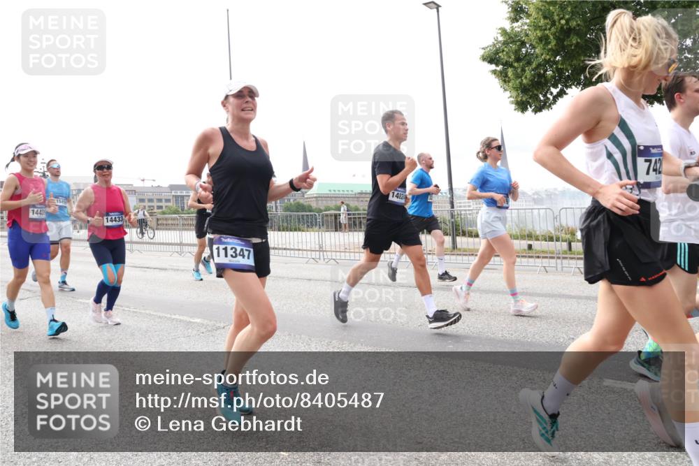 29.06.2025 - hella hamburg halbmarathon Lena Gebhardt http://msf.ph/oto/8405487 29.06.2025 10:24:17 Lombardsbrücke 14439, 15456, 14433, 11347, 14824, 742, 1005, 1009, 1064, 1389, 1395, 1444, 1545, 2132, 2477, 2489, 3013, 3053, 3185, 3285, 3421, 3579, 3786, 4111, 4122, 4162, 4464, 4597, 4684, 4719, 4990, 4993, 5039, 5055, 5138, 5258, 5260, 5358, 5661, 5954, 6478, 6524, 6526, 7013, 7426, 7528, 7920, 7975, 8141, 8149, 8167, 8187, 8297, 8502, 8717, 9063, 9217, 9603, 11044, 11306, 11347, 11415, 12210, 13111, 13113, 13380, 13573, 13638, 13711, 14143 meine-sportfotos.de