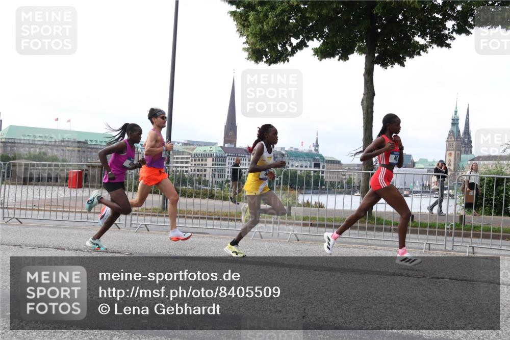 29.06.2025 - hella hamburg halbmarathon Lena Gebhardt http://msf.ph/oto/8405509 29.06.2025 09:34:56 Lombardsbrücke 29, 43, 46, 48 meine-sportfotos.de