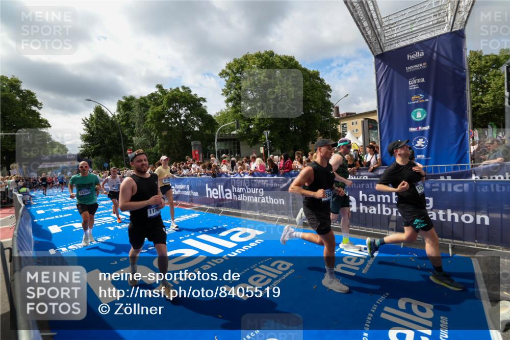 29.06.2025 - hella hamburg halbmarathon Zöllner http://msf.ph/oto/8405519 29.06.2025 10:40:39 Ziel 1912, 2324, 4843, 7284, 11767, 12365, 12540, 12865, 14272, 14820, 15015, 15164, 15493, 15542, 16599, 17214, 17724, 18192, 18399 meine-sportfotos.de