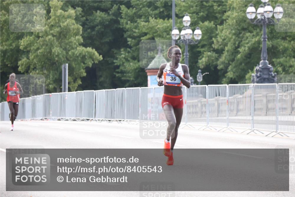 29.06.2025 - hella hamburg halbmarathon Lena Gebhardt http://msf.ph/oto/8405543 29.06.2025 09:35:13 Lombardsbrücke 36, 29, 36, 43, 46, 48 meine-sportfotos.de