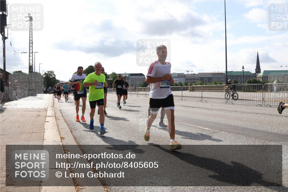 29.06.2025 - hella hamburg halbmarathon Lena Gebhardt http://msf.ph/oto/8405605 29.06.2025 09:49:33 Lombardsbrücke 15094, 18547, 17182, 9914, 1343, 1445, 1603, 1975, 2044, 2324, 2573, 2707, 2745, 2750, 2849, 2949, 2980, 3014, 3116, 3136, 3282, 4148, 4303, 4425, 4766, 5050, 5648, 5889, 6037, 6095, 6149, 6771, 7035, 7109, 7229, 7981, 8358, 8370, 8465, 9264, 9265, 9296, 9686, 9914, 10369, 10680, 10877, 10930, 11447, 11765, 11952, 12088, 12098, 12168, 12839, 13064, 13141, 13158, 13190, 13800, 13900, 14075, 14204, 14311, 14359, 14374, 14603, 14629, 14667, 14688, 14789, 15094 meine-sportfotos.de