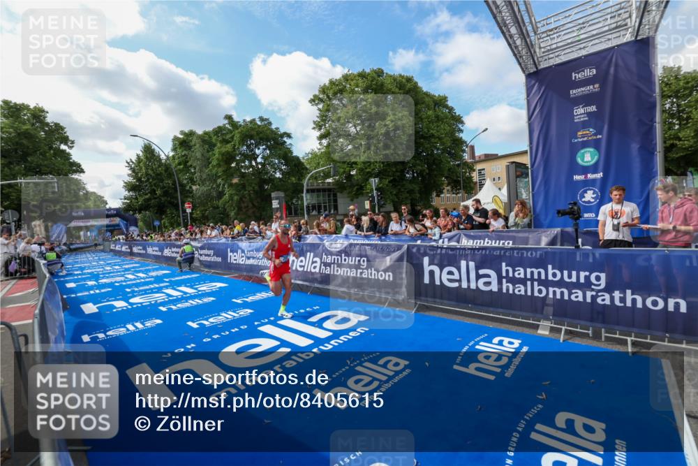 29.06.2025 - hella hamburg halbmarathon Zöllner http://msf.ph/oto/8405615 29.06.2025 10:05:15 Ziel 21, 20052, 20518 meine-sportfotos.de