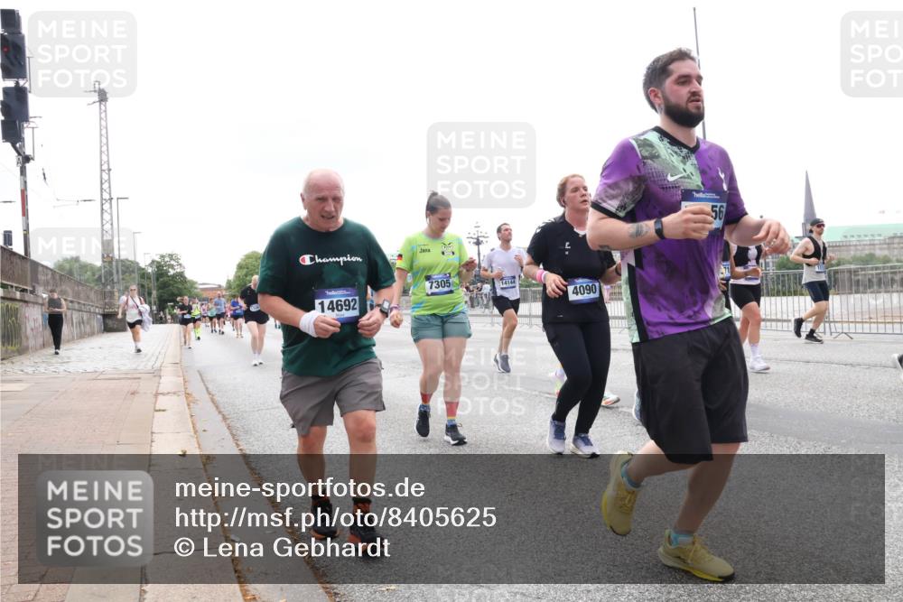 29.06.2025 - hella hamburg halbmarathon Lena Gebhardt http://msf.ph/oto/8405625 29.06.2025 10:50:21 Lombardsbrücke 14692, 7305, 14144, 4090, 56, 71, 1259, 1487, 1511, 1828, 2047, 3203, 3680, 3701, 3710, 3805, 3897, 4090, 4168, 4870, 4961, 5119, 5131, 5749, 5751, 5997, 6680, 6830, 7505, 7677, 7721, 7722, 7755, 8254, 8299, 8834, 9015, 9605, 9940, 10060, 10286, 10617, 10683, 10744, 11030, 11426, 11696, 11716, 11760, 12079, 13127, 13128, 13309, 13381, 13744, 13846, 13887, 14102, 14144, 14505, 14591, 14940, 15017, 15230, 15416, 15626 meine-sportfotos.de