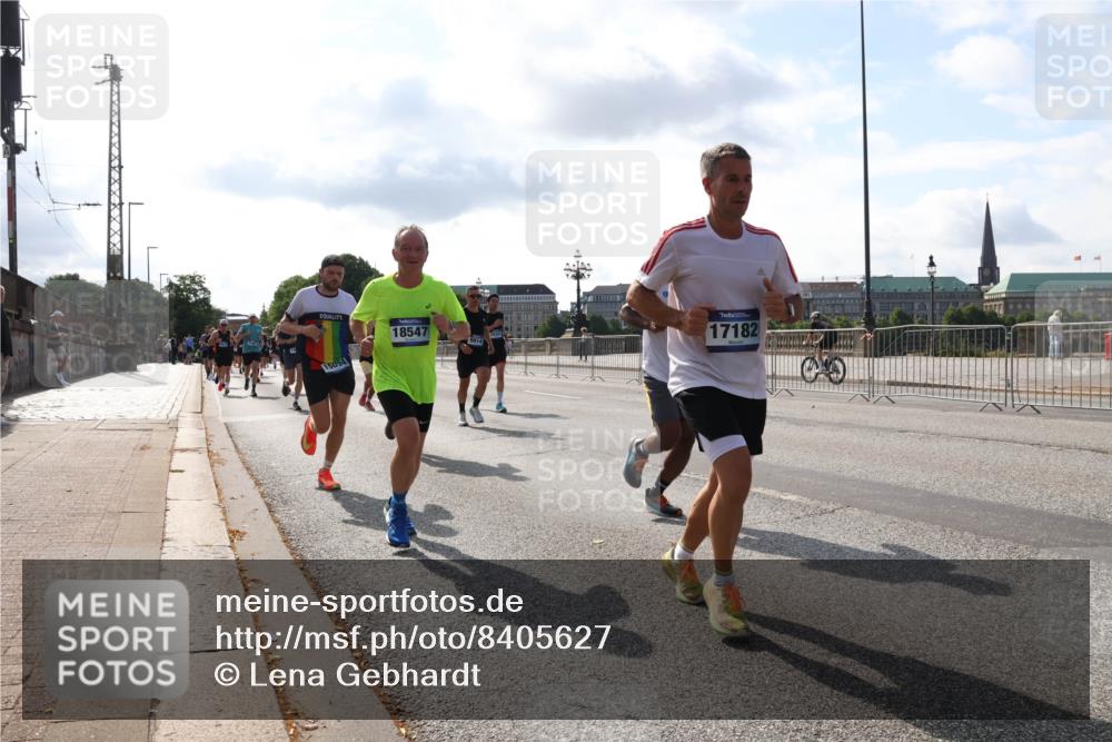 29.06.2025 - hella hamburg halbmarathon Lena Gebhardt http://msf.ph/oto/8405627 29.06.2025 09:49:33 Lombardsbrücke 18547, 15094, 9914, 17182, 1343, 1445, 1603, 1975, 2044, 2324, 2573, 2707, 2745, 2750, 2849, 2949, 2980, 3014, 3116, 3136, 3282, 4148, 4303, 4425, 4766, 5050, 5648, 5889, 6037, 6095, 6149, 6771, 7035, 7109, 7229, 7981, 8358, 8370, 8465, 9264, 9265, 9296, 9686, 9914, 10369, 10680, 10877, 10930, 11447, 11765, 11952, 12088, 12098, 12168, 12839, 13064, 13141, 13158, 13190, 13800, 13900, 14075, 14204, 14311, 14359, 14374, 14603, 14629, 14667, 14688, 14789, 15094 meine-sportfotos.de