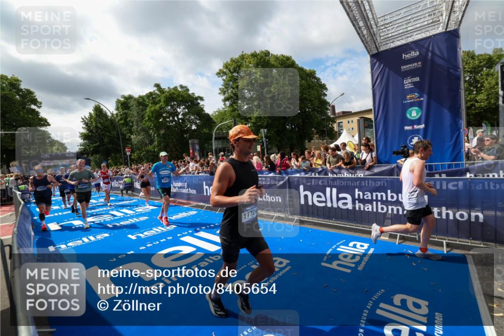 29.06.2025 - hella hamburg halbmarathon Zöllner http://msf.ph/oto/8405654 29.06.2025 10:40:45 Ziel 1882, 1912, 2324, 2714, 2750, 4634, 4843, 4889, 5014, 5026, 5745, 7080, 7622, 8074, 8629, 9294, 10900, 12865, 14092, 14272, 14820, 15351, 15493, 15542, 16201, 16249, 16599, 17486, 17724, 18399 meine-sportfotos.de