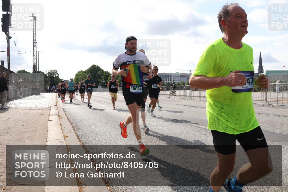 29.06.2025 - hella hamburg halbmarathon Lena Gebhardt http://msf.ph/oto/8405705 29.06.2025 09:49:34 Lombardsbrücke 3136, 14337, 15094, 225, 9914, 47, 1343, 1445, 1603, 1975, 2044, 2324, 2573, 2707, 2745, 2750, 2849, 2949, 2980, 3014, 3116, 3136, 3282, 3431, 4148, 4303, 4425, 4766, 5050, 5648, 5889, 6095, 6149, 6771, 7035, 7109, 7229, 7796, 7981, 8358, 8370, 8465, 9264, 9265, 9296, 9686, 9914, 10369, 10680, 10930, 11447, 11765, 11952, 12088, 12098, 12839, 13064, 13141, 13158, 13190, 13800, 13900, 14075, 14077, 14204, 14311, 14359, 14374, 14603, 14629, 14667, 14688, 14789, 15094 meine-sportfotos.de