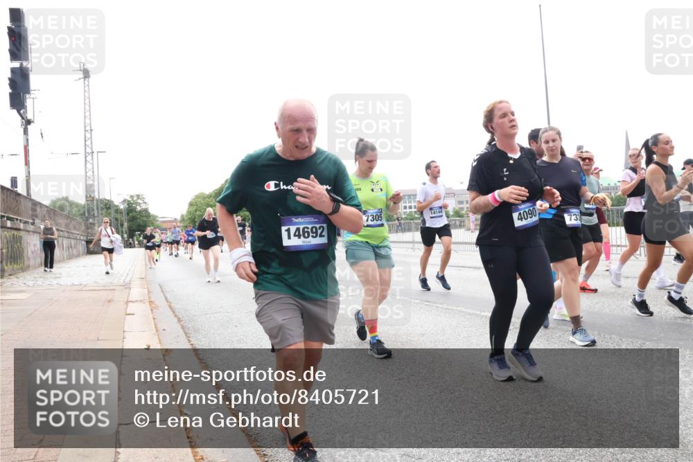 29.06.2025 - hella hamburg halbmarathon Lena Gebhardt http://msf.ph/oto/8405721 29.06.2025 10:50:22 Lombardsbrücke 14692, 7305, 14144, 4090, 733, 1259, 1487, 1511, 1828, 2047, 3203, 3680, 3701, 3710, 3805, 3897, 4090, 4168, 4642, 4870, 4961, 5119, 5131, 5749, 5751, 5997, 6680, 6830, 7505, 7677, 7721, 7722, 7755, 8254, 8299, 8834, 9015, 9605, 9940, 10060, 10286, 10617, 10683, 10744, 11030, 11426, 11696, 11716, 11760, 12079, 13127, 13128, 13309, 13381, 13744, 13846, 13887, 14102, 14144, 14505, 14591, 14940, 15017, 15230, 15416, 15626 meine-sportfotos.de