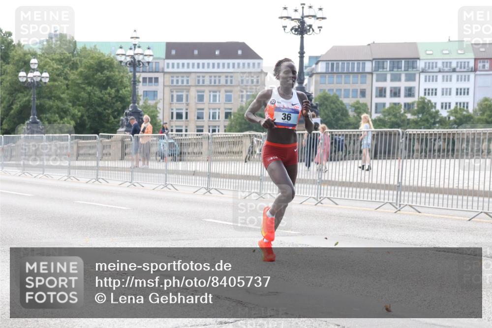 29.06.2025 - hella hamburg halbmarathon Lena Gebhardt http://msf.ph/oto/8405737 29.06.2025 09:35:16 Lombardsbrücke 36, 29, 36, 39, 43, 46, 48 meine-sportfotos.de