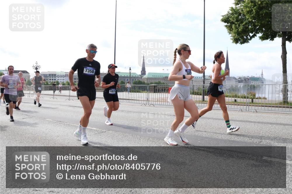 29.06.2025 - hella hamburg halbmarathon Lena Gebhardt http://msf.ph/oto/8405776 29.06.2025 10:16:37 Lombardsbrücke 1291, 7358, 10575, 3687, 167, 1117, 1212, 1240, 1244, 1403, 1599, 1602, 1825, 2347, 2803, 2835, 2912, 3030, 3088, 3134, 3156, 3176, 3450, 3484, 3648, 3687, 4478, 4583, 4637, 5036, 5037, 5294, 6024, 6328, 6488, 6742, 6941, 6948, 7158, 7358, 7360, 7753, 7924, 8295, 8317, 8597, 8619, 8645, 8707, 8847, 8857, 9091, 9208, 9332, 9492, 9601, 9628, 9664, 9676, 9810, 9881, 10076, 10139, 10141, 10183, 10232, 10292, 10844, 10990, 11344, 11345 meine-sportfotos.de
