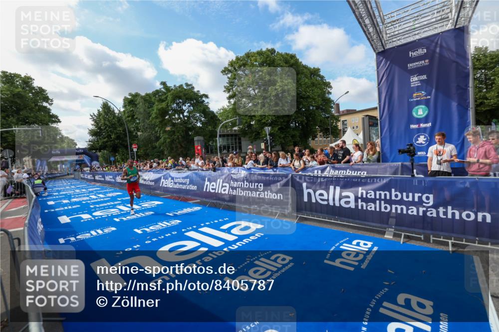 29.06.2025 - hella hamburg halbmarathon Zöllner http://msf.ph/oto/8405787 29.06.2025 10:05:30 Ziel 17 meine-sportfotos.de