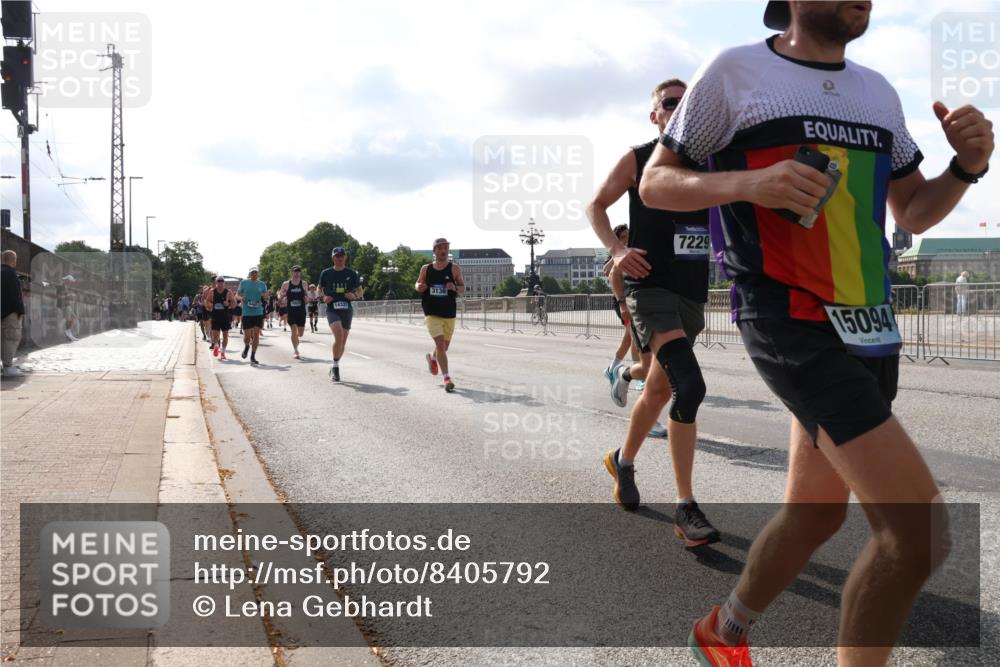 29.06.2025 - hella hamburg halbmarathon Lena Gebhardt http://msf.ph/oto/8405792 29.06.2025 09:49:35 Lombardsbrücke 14337, 3136, 7229, 15094, 1343, 1445, 1603, 1975, 2044, 2324, 2573, 2707, 2745, 2750, 2849, 2949, 2980, 3014, 3116, 3136, 3282, 3431, 4148, 4303, 4318, 4425, 4766, 5050, 5648, 5889, 6095, 6149, 6771, 7035, 7109, 7229, 7796, 7981, 8358, 8370, 8465, 9264, 9265, 9296, 9686, 9914, 10369, 10680, 10930, 11447, 11765, 11952, 12088, 12098, 12839, 13064, 13141, 13158, 13190, 13800, 13900, 14075, 14077, 14204, 14311, 14359, 14374, 14629, 14667, 14688, 14789, 15094 meine-sportfotos.de
