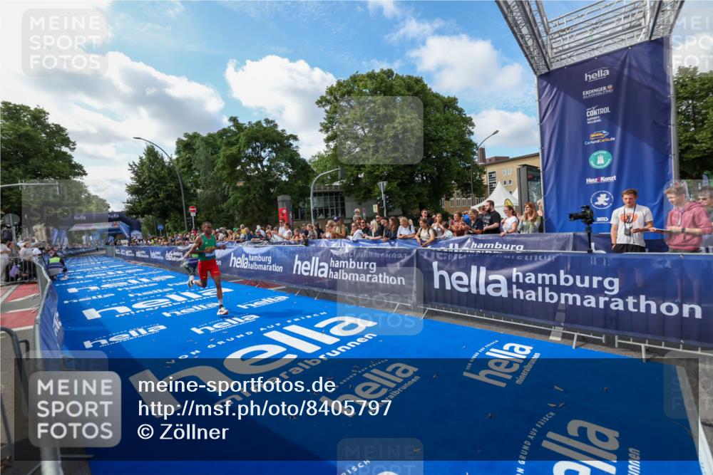 29.06.2025 - hella hamburg halbmarathon Zöllner http://msf.ph/oto/8405797 29.06.2025 10:05:31 Ziel 17 meine-sportfotos.de