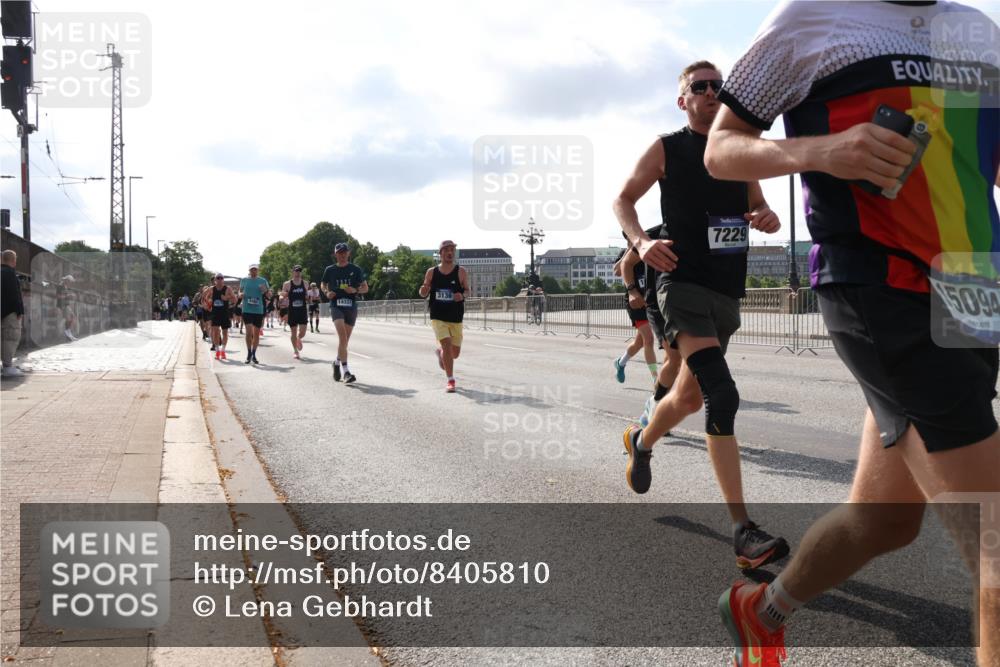 29.06.2025 - hella hamburg halbmarathon Lena Gebhardt http://msf.ph/oto/8405810 29.06.2025 09:49:35 Lombardsbrücke 14337, 7229, 15094, 1343, 1445, 1603, 1975, 2044, 2324, 2573, 2707, 2745, 2750, 2849, 2949, 2980, 3014, 3116, 3136, 3282, 3431, 4148, 4303, 4318, 4425, 4766, 5050, 5648, 5889, 6095, 6149, 6771, 7035, 7109, 7229, 7796, 7981, 8358, 8370, 8465, 9264, 9265, 9296, 9686, 9914, 10369, 10680, 10930, 11447, 11765, 11952, 12088, 12098, 12839, 13064, 13141, 13158, 13190, 13800, 13900, 14075, 14077, 14204, 14311, 14359, 14374, 14629, 14667, 14688, 14789, 15094 meine-sportfotos.de