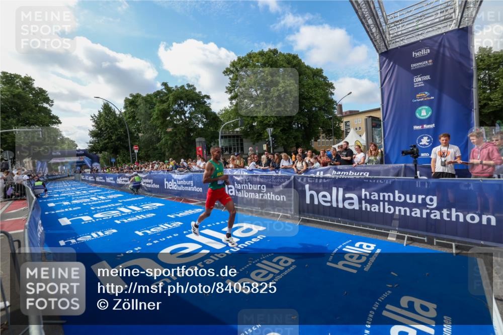 29.06.2025 - hella hamburg halbmarathon Zöllner http://msf.ph/oto/8405825 29.06.2025 10:05:31 Ziel 17 meine-sportfotos.de