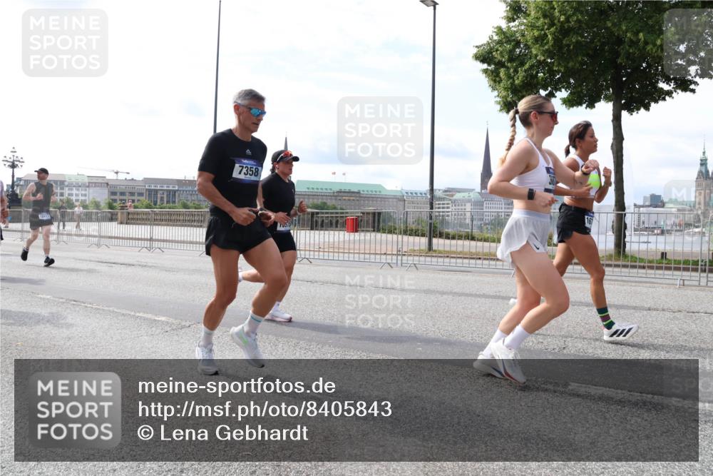 29.06.2025 - hella hamburg halbmarathon Lena Gebhardt http://msf.ph/oto/8405843 29.06.2025 10:16:38 Lombardsbrücke 12417, 7358, 1117, 1212, 1240, 1244, 1403, 1599, 1602, 1825, 2347, 2835, 2912, 3030, 3088, 3134, 3156, 3176, 3450, 3484, 3648, 3687, 4478, 4583, 4637, 5036, 5037, 5294, 6024, 6328, 6488, 6742, 6941, 6948, 7158, 7358, 7360, 7753, 7924, 8295, 8317, 8597, 8619, 8645, 8707, 8847, 8857, 9091, 9208, 9332, 9492, 9601, 9628, 9664, 9676, 9810, 9881, 10076, 10139, 10141, 10183, 10232, 10292, 10990, 11344, 11345 meine-sportfotos.de