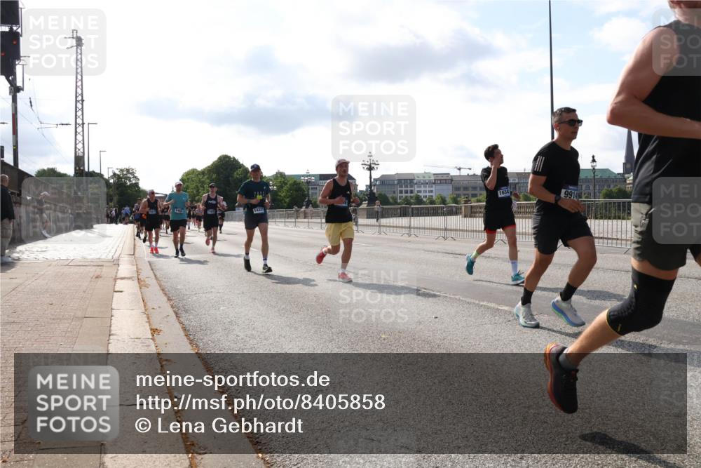 29.06.2025 - hella hamburg halbmarathon Lena Gebhardt http://msf.ph/oto/8405858 29.06.2025 09:49:35 Lombardsbrücke 1634, 9914, 1343, 1445, 1603, 1975, 2044, 2324, 2573, 2707, 2745, 2750, 2849, 2949, 2980, 3014, 3116, 3136, 3282, 3431, 4148, 4303, 4318, 4425, 4766, 5050, 5648, 5889, 6095, 6149, 6771, 7035, 7109, 7229, 7796, 7981, 8358, 8370, 8465, 9264, 9265, 9296, 9686, 9914, 10369, 10680, 10930, 11447, 11765, 11952, 12088, 12098, 12839, 13064, 13141, 13158, 13190, 13800, 13900, 14075, 14077, 14204, 14311, 14359, 14374, 14629, 14667, 14688, 14789, 15094 meine-sportfotos.de