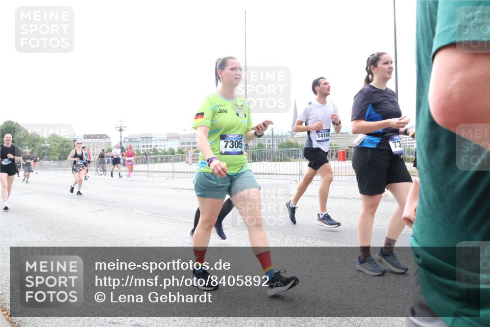 29.06.2025 - hella hamburg halbmarathon Lena Gebhardt http://msf.ph/oto/8405892 29.06.2025 10:50:23 Lombardsbrücke 1338, 5119, 7305, 14144, 1259, 1487, 1511, 1828, 2047, 3203, 3680, 3701, 3710, 3805, 3838, 3897, 4090, 4168, 4642, 4695, 4961, 5119, 5131, 5749, 5751, 5997, 6680, 6830, 7505, 7677, 7721, 7722, 7755, 7938, 8254, 8299, 8834, 9605, 9933, 9940, 10060, 10286, 10617, 10744, 11030, 11426, 11696, 11716, 11760, 12079, 13127, 13128, 13309, 13381, 13744, 13846, 13887, 14102, 14144, 14505, 14591, 14940, 15017, 15230, 15416, 15626 meine-sportfotos.de