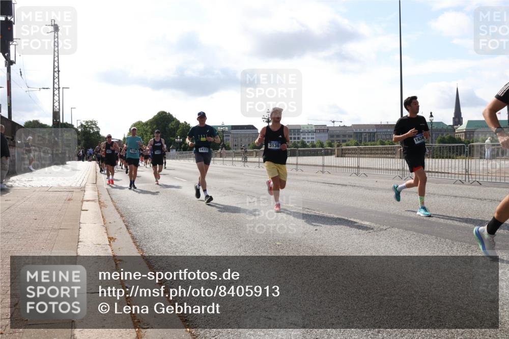 29.06.2025 - hella hamburg halbmarathon Lena Gebhardt http://msf.ph/oto/8405913 29.06.2025 09:49:36 Lombardsbrücke 3136, 1634, 1343, 1445, 1603, 1975, 2044, 2324, 2573, 2707, 2745, 2750, 2849, 2949, 2980, 3014, 3116, 3136, 3282, 3431, 4148, 4303, 4318, 4425, 4766, 5050, 5648, 5889, 6095, 6149, 6771, 7035, 7109, 7229, 7796, 7981, 8358, 8370, 8465, 9264, 9265, 9296, 9686, 9914, 10369, 10680, 10930, 11447, 11765, 11952, 12088, 12098, 12839, 13141, 13158, 13190, 13800, 13900, 14077, 14204, 14311, 14359, 14374, 14629, 14667, 14688, 14789, 15094 meine-sportfotos.de