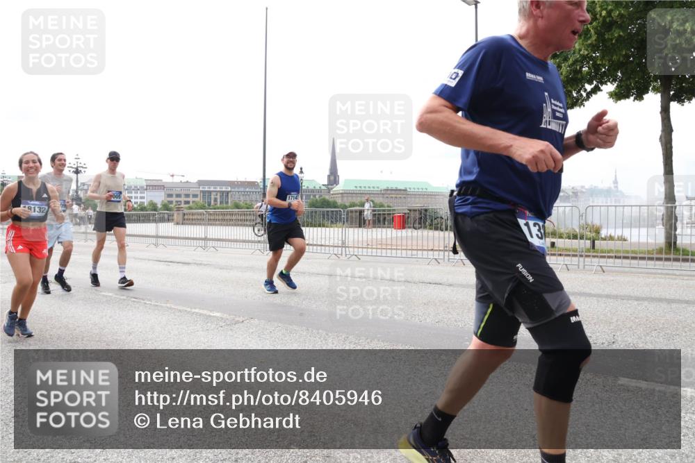29.06.2025 - hella hamburg halbmarathon Lena Gebhardt http://msf.ph/oto/8405946 29.06.2025 10:24:20 Lombardsbrücke 8132, 0, 2023, 005, 17147, 13, 1005, 1009, 1064, 1389, 1395, 1444, 2132, 2280, 2477, 3013, 3053, 3132, 3185, 3285, 3421, 3579, 3786, 4111, 4122, 4162, 4221, 4464, 4597, 4684, 4719, 4990, 4993, 5039, 5138, 5258, 5260, 5661, 5829, 5830, 5954, 6478, 6524, 6526, 6570, 7013, 7426, 7528, 7920, 7975, 8141, 8149, 8167, 8187, 8297, 8502, 8717, 9063, 9217, 9603, 11306, 11347, 11415, 12070, 12210, 12303, 13111, 13113, 13380, 13573, 13638, 13711, 14143 meine-sportfotos.de
