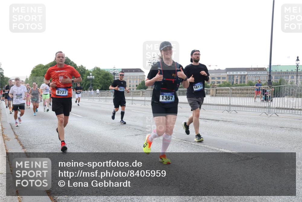 29.06.2025 - hella hamburg halbmarathon Lena Gebhardt http://msf.ph/oto/8405959 29.06.2025 10:03:54 Lombardsbrücke 8469, 8727, 5613, 1367, 16113, 1032, 1161, 1355, 1367, 1885, 2277, 2683, 2759, 3488, 4095, 4307, 4488, 5058, 5363, 5384, 5396, 5464, 5613, 6142, 6391, 6706, 7006, 7017, 7277, 7278, 7279, 7306, 7485, 8177, 8421, 8422, 8423, 8469, 8484, 8727, 9280, 9526, 9899, 10389, 11402, 11511, 11614, 12336, 12377, 12653, 13173, 13583, 13793, 13976, 15520, 15525, 15539, 15643, 15678, 15859, 16099, 16113, 16371, 16621, 17098, 17226, 17550 meine-sportfotos.de