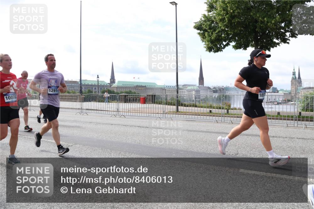 29.06.2025 - hella hamburg halbmarathon Lena Gebhardt http://msf.ph/oto/8406013 29.06.2025 10:16:39 Lombardsbrücke 10076, 12911, 105, 1117, 1212, 1240, 1244, 1403, 1599, 1602, 1825, 2347, 2835, 2912, 3030, 3088, 3134, 3156, 3176, 3450, 3484, 3648, 3687, 4478, 4583, 4637, 5036, 5037, 5294, 6024, 6328, 6488, 6742, 6941, 6948, 7158, 7358, 7360, 7753, 7924, 8295, 8317, 8597, 8619, 8645, 8707, 8847, 8857, 9091, 9208, 9332, 9492, 9628, 9664, 9676, 9810, 9881, 10076, 10139, 10141, 10183, 10232, 10990, 11344, 11345 meine-sportfotos.de